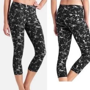 Athleta Cheetah Chatarunga Capri Printed Black Gray Cropped Leggings Small